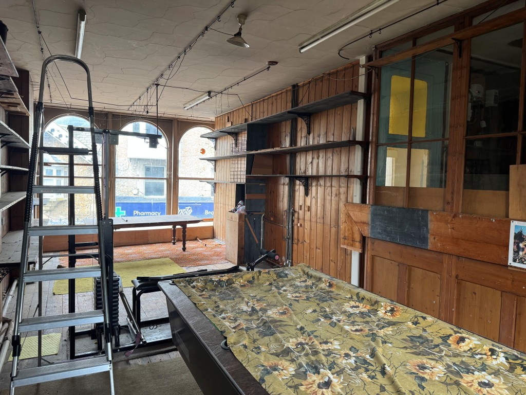 Lot: 28 - LANDMARK FREEHOLD COMMERCIAL BUILDING OVER FOUR FLOORS WITH REAR VEHICULAR ACCESS - First floor storage area